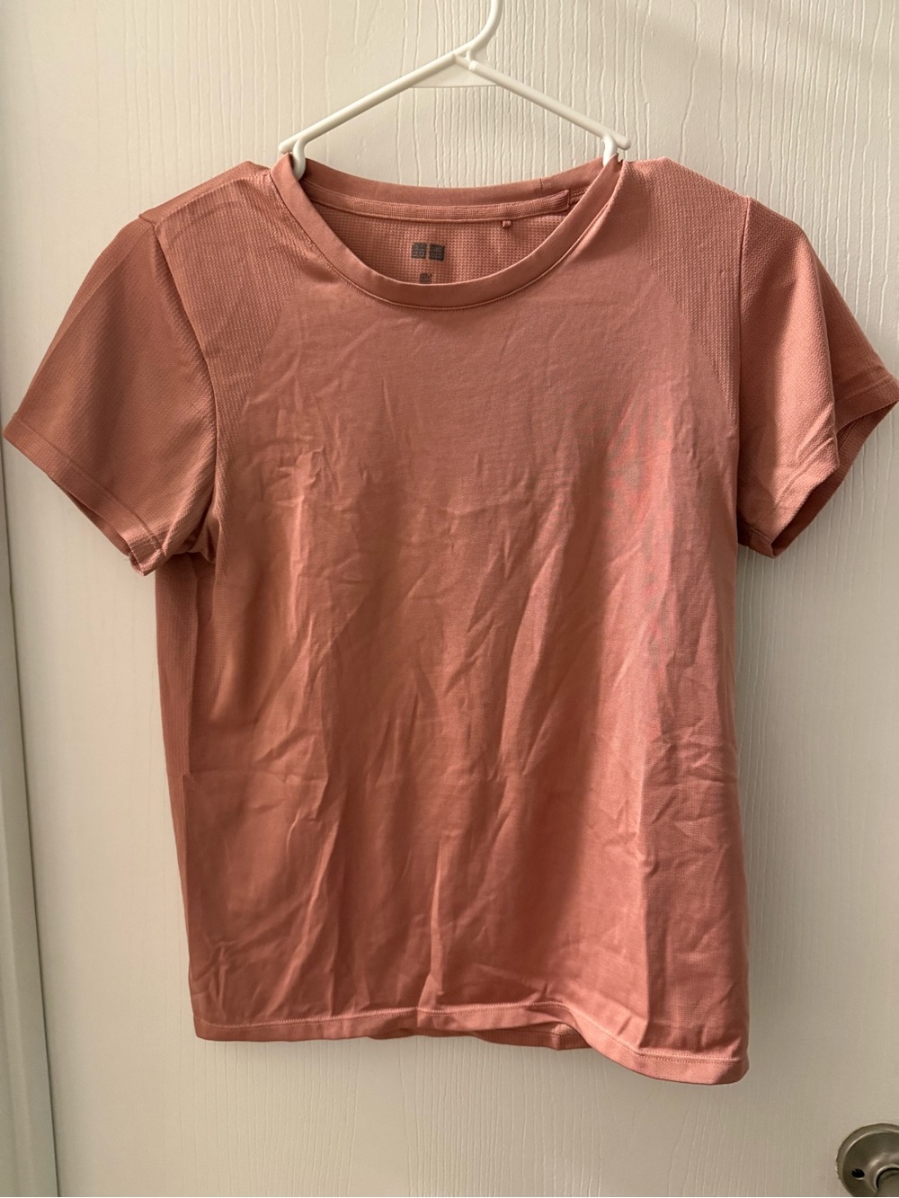 Uniqlo Athletic T-shirt - Pink